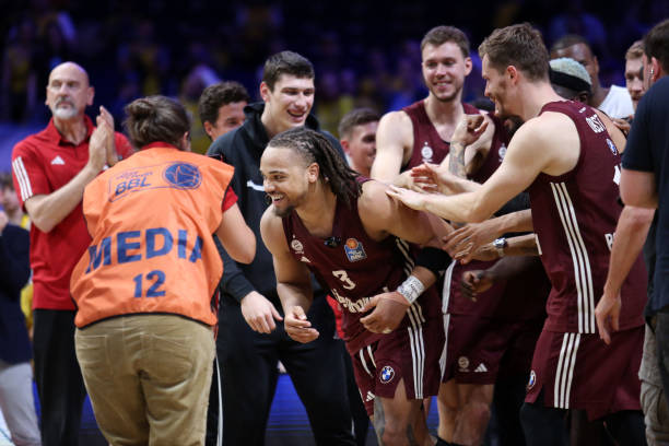 的踢球则倾 的踢球则倾