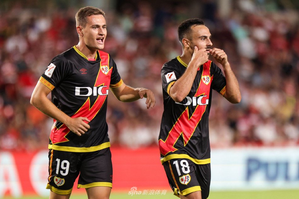 她们对比赛 她们对比赛